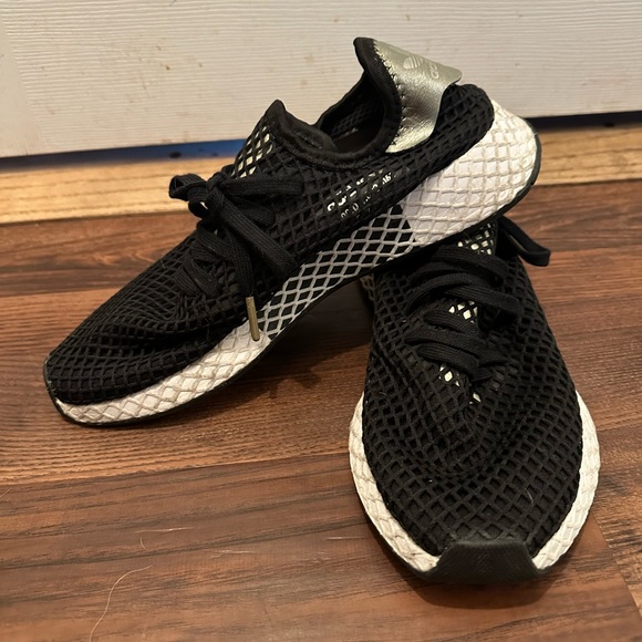 Adidas Sneakers size 9 - Picture 1 of 3